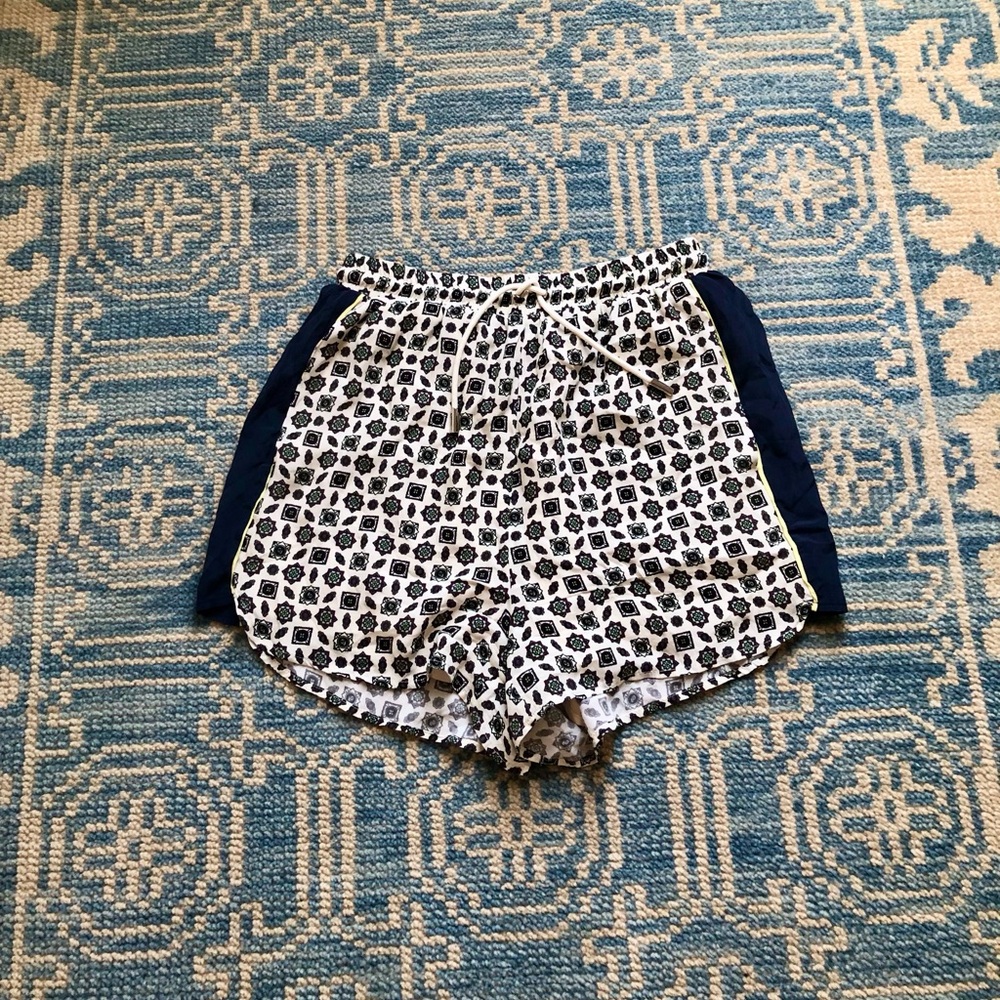 Patterned Silk Shorts - Picture 2 of 7